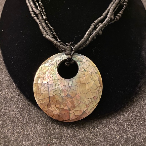 Mother of Pearl pendant black beaded necklace - Picture 3 of 4